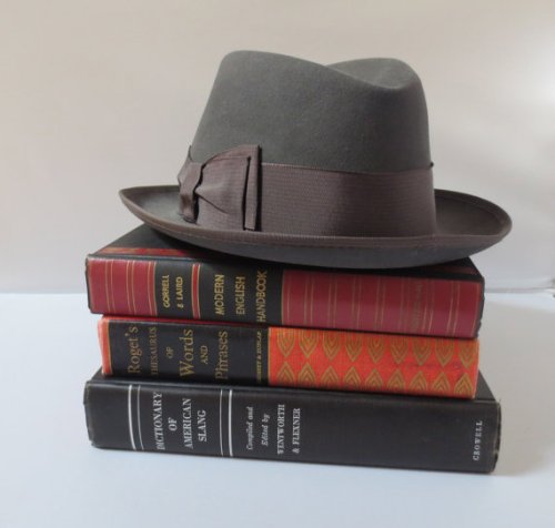 hat-books