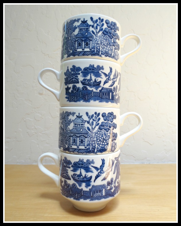 blue-willow-teacups