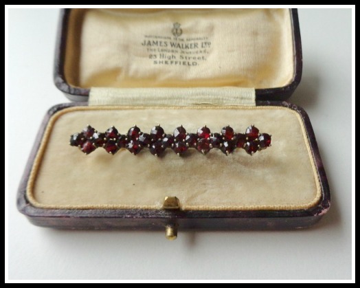 garnet-bar-pin