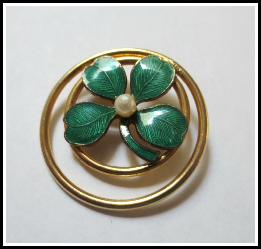 blog-shamrock-pin